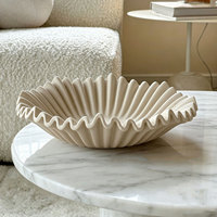 Plateau décoratif en céramique de style nordique à bords ondulés pour la maison, l'hôtel, le bureau, plateau de rangement créatif, plateau décoratif artisanal