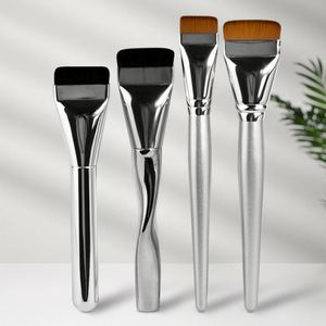 Brocha Profesional para Base de Maquillaje, de Pelo Sintético, con Mango Electrochapado y Moldeado por Inyección, Plana, de Alta Calidad - Product Image 1