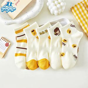 Oferta Quente Atacado Meias Femininas Personalizadas Respiráveis e Confortáveis Antiodor Meias Femininas Fofas Estilo Preppy - Product Image 1