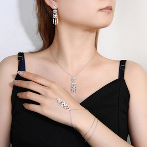 <span class=keywords><strong>Set</strong></span> di Gioielli di Lusso in Argento Sterling 925 con Zirconi, Catena da Polso Trendy per Donne, Elegante Design Fleur De Lis per Fidanzamento e Matrimonio - Product Image 3
