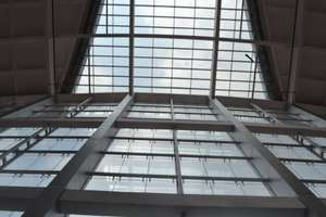 مبنى هيكل فولاذي بسعر المصنع، سقف مستودع من ألواح البولي كربونات والزجاج والبولي فينيل كلوريد والبولي إيثيلين والبولي يوريثان، ديكور قاعة الفندق، خدمة لمدة 70 عامًا وفقًا لمعايير GB وISO - Product Image 2