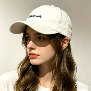 Witte katoenen baseballcap LILUO met geborduurd logo, scriptsteek op de klep, zacht, ademend, unisex, voor dagelijks gebruik. - Product Image 6
