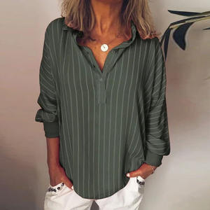 เสื้อเชิ้ตผู้หญิงไซส์ใหญ่พิเศษ 1XL-5XL ลายทางลำลอง ผ้าทอระบายอากาศ แขนสั้น คอวี ติดกระดุม ทรงหลวม - Product Image 3