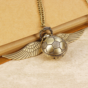 Petite montre de poche avec chaîne, pendentif mignon vintage classique Ailes d'ange et Serpentard, pour garçons et filles, en promotion - Product Image 4