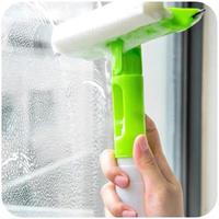 Brosse de nettoyage de vitres 3-en-1 avec vaporisateur d'eau et longue poignée pour le nettoyage multi-surfaces des vitres de douche, des miroirs et de la voiture