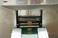 Machine manuelle semi-automatique d'emballage d'oreillers machine d'emballage de bonbons arachides bar sucre cubes flux