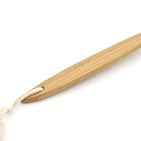 Brosse corporelle 2-en-1 à long manche pour exfoliation, gommage naturel pour le bain, élimination des odeurs/déshumidification, brosse de bain en bambou