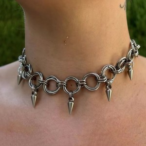 Collier en acier titane avec pendentif en forme de pointe, style steampunk, bijoux de mode unisexe - Product Image 1