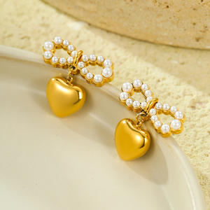 Boucles d'oreilles pendantes en forme de cœur avec nœud en perle ton or avec accents de perles délicates Boucles d'oreilles pendantes à la mode Grand cadeau pour ses anniversaires - Product Image 4