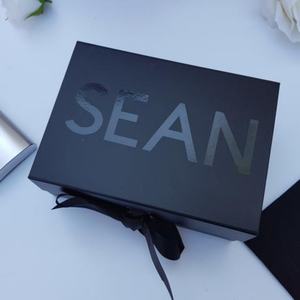 Boîte cadeau pour demoiselle d'honneur, en papier écologique pliable, sur mesure, noire, rigide, magnétique, florale, vente en gros - Product Image 2