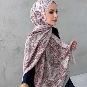 Pañuelo Musulmán con Logotipo Personalizado Más Vendido en 2026, Hijab Modal Estampado para Mujer, Transpirable, Elegante y Modesto, para las 4 Estaciones - Product Image 1