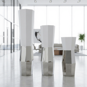 <span class=keywords><strong>Vaso</strong></span> da <span class=keywords><strong>fiori</strong></span> moderno di lusso in acciaio inossidabile per decorazioni domestiche, fioriera da esterno, <span class=keywords><strong>vaso</strong></span> alto in metallo argentato a specchio da terra per hotel - Product Image 1