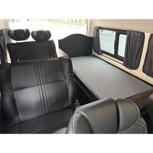 Minibús Hiace Usado de Segunda Mano, 9 Asientos, Diésel Turbo, Manual, Volante a la Izquierda, Asientos de Cuero, Interior Claro - Product Image 3