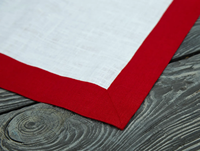 Set de table carré en lin, serviette à bords festonnés 60x60cm, moderne, fait main, éco-responsable, rouge carmin et blanc, décoration de table Saint-Valentin