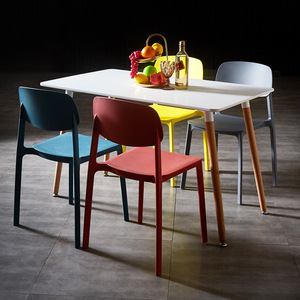 Chaises de salle à manger empilables modernes, chaises en polypropylène bon marché, chaises en plastique pour cuisine, café, <span class=keywords><strong>bistrot</strong></span>, pour un usage domestique - Product Image 1