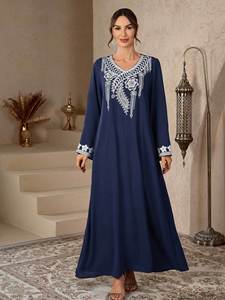 Abaya <span class=keywords><strong>di</strong></span> Lusso <span class=keywords><strong>per</strong></span> Donne Musulmane, Caftano con Ricami Dorati, Elegante Vestito Lungo in Velluto e Raso, Abbigliamento Islamico Modesto - Product Image 1