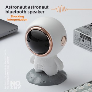 مكبر صوت صغير إبداعي لسطح المكتب رائد فضاء بلوتوث مع مشغل صوت محمول عالي الجودة - Product Image 2