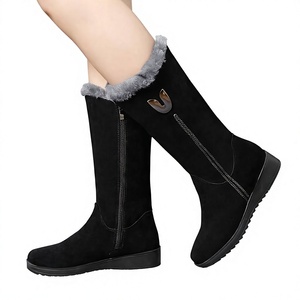 <span class=keywords><strong>Bottes</strong></span> d'hiver classiques noires à fourrure mi-mollet avec détail d'ornement métallique, semelle antidérapante, chaussures pour temps froid - Product Image 1