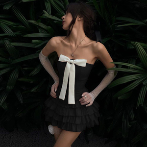 เดรสสั้นผู้หญิงแบบไม่มีสายรัดไหล่ แต่งโบว์ แต่งสีตัดกัน ช่วงเอวเข้ารูป กระโปรงระบาย แขนกุด สไตล์ลำลอง แฟชั่นฤดูร้อน - Product Image 3