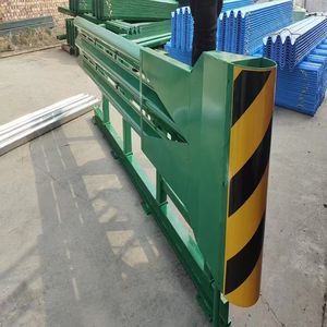 Barrière antichoc en métal pulvérisé en plastique galvanisé Sécurité routière Anti-corrosion Rail de protection de poutre en W <span class=keywords><strong>Barricades</strong></span> Garde-corps d'autoroute - Product Image 1
