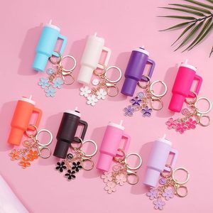 <span class=keywords><strong>Stanley</strong></span> Cross-Border Nuevo Colgante Llavero Floral en Forma de Copa, Bolsa de Almacenamiento de Lápiz Labial para el Día de San Valentín, Adorno Colgante Modelo YH005 - Product Image 2
