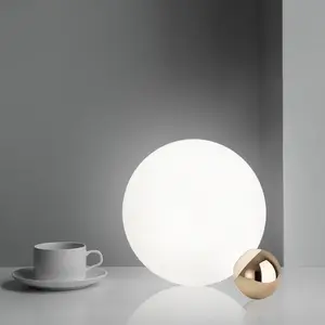 आधुनिक प्रकाश सजावटी ग्लास गेंद बिस्तर डेस्क दीपक रात को प्रकाश डेस्क दीपक