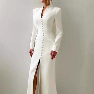 <span class=keywords><strong>ชุด</strong></span>เดรส<span class=keywords><strong>ยาว</strong></span>สีขาวสไตล์ยุโรปอเมริกัน <span class=keywords><strong>แขน</strong></span><span class=keywords><strong>ยาว</strong></span> เอวสูง แต่งแผ่นรองไหล่ กระดุมแถวเดียว คอวี แต่งลาย สำหรับงานกลางคืน - Product Image 4