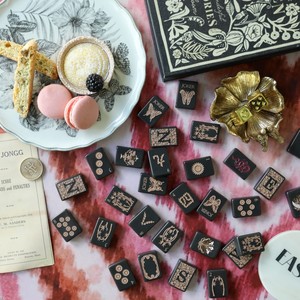 ชุดไพ่นกกระจอก Petal and Loom Ink 160 ชิ้น ทำจากอะคริลิกแบบอเมริกัน พร้อมแผ่นรอง Petal & Loom Mat - Product Image 1