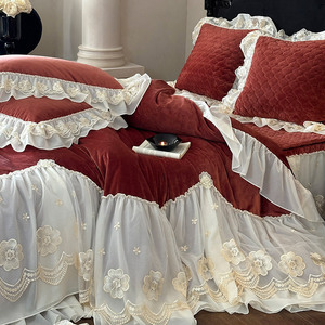 Ensemble de jupe de lit en polaire pour bébé, quatre pièces, motif floral rouge brodé, housse de couette chaude avec bordure en dentelle pour literie bébé - Product Image 2