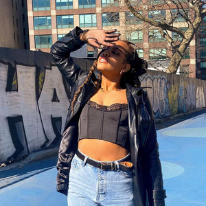 Y2K-Tops cortos góticos para mujer, Tops negros con adorno de encaje Emo, Crop Tops estéticos alternativa para mujer, camisetas sin espalda sexys con tirantes - Product Image 4