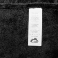 Couverture de voyage 2-en-1 en flanelle de polyester, pliable en oreiller de rangement avec clip de bagage, mains libres pour l'aéroport
