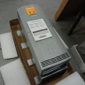 ราคาแข่งขัน AC690+ ซีรีส์ ตัวแปลงความถี่ DC-AC แบบสามเฟส รุ่น 690-431450B0-BFSP00-A400 สำหรับคอมเพรสเซอร์ 1.5 กิโลวัตต์ - Product Image 3