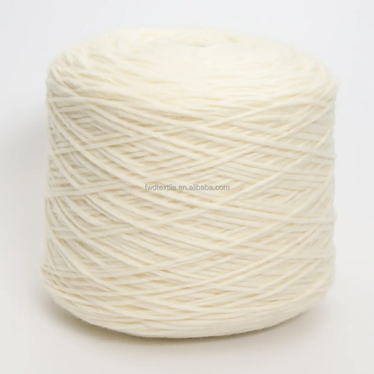 Échantillon gratuit de fil de laine mélangé beige lisse pour le tricotage, le tissage et la couture à tricoter à la main