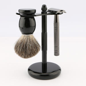 Set da Barba <span class=keywords><strong>4</strong></span> in Uno con Rasoio di Sicurezza, Supporto per Rasoio, Pennello da Barba e 5 Lamette Kit da Rasatura Classica per Uomo - Product Image 4