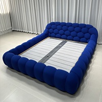 Lit double moderne minimaliste haut de gamme, tissu doux et structure en bois, 180x200cm, vente en gros personnalisée OEM pour projets hôteliers et de clubs