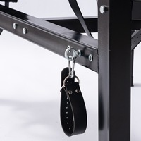 Chaise de bondage BDSM noire pour positionnement et maintien, avec fonction d'orgasme forcé et de fessée, équipement de bondage