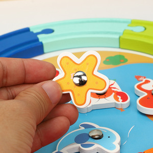 Jeu de train circulaire <span class=keywords><strong>en</strong></span> bois arc-<span class=keywords><strong>en</strong></span>-ciel 2 <span class=keywords><strong>en</strong></span> 1 avec jeu de pêche magnétique d'animaux marins, jouet éducatif à double fonction - Product Image 2