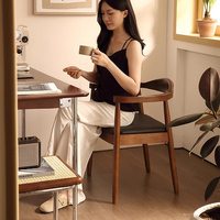 Chaise de salle à manger moderne italienne en bois massif avec dossier croisé pour salon, cuisine et restaurant
