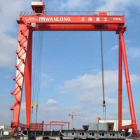 Grue à portique sur mesure pour la construction navale, destinée aux assemblages de grandes sections de coques et à la construction marine