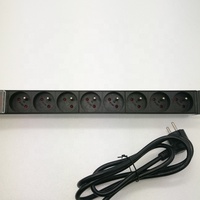PDU Basique Haute Qualité 220V/16A, 8 Prises Françaises, Câble d'Alimentation de 1,8 m
