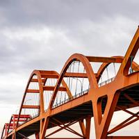 Service de fabrication de ponts en structure métallique robustes pour traversées maritimes destinées aux infrastructures modernes