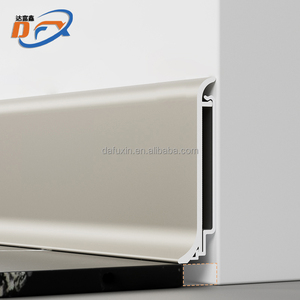 Fabricant de plinthes, échantillon de 20 cm, garnitures de sol de 6 cm de hauteur, plinthes en alliage d'aluminium à clipser pour usage hospitalier - Product Image 1