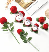 Boîte à bijoux en velours rose romantique pour la Saint-Valentin, mariage, fiançailles, demande en mariage, avec couvercle rabattable