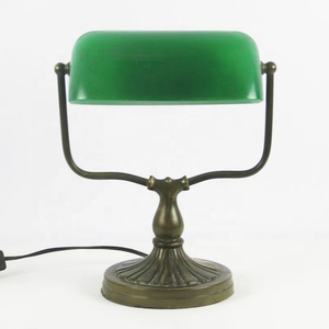 Lámpara de Escritorio Tradicional LongHuiJing con Pantalla de Vidrio Verde - Product Image 1