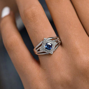 Anello Futuristico a Forma di Diamante con Zirconi Stratificati per Donne, Gioiello da Dito Geometrico alla Moda - Product Image 2