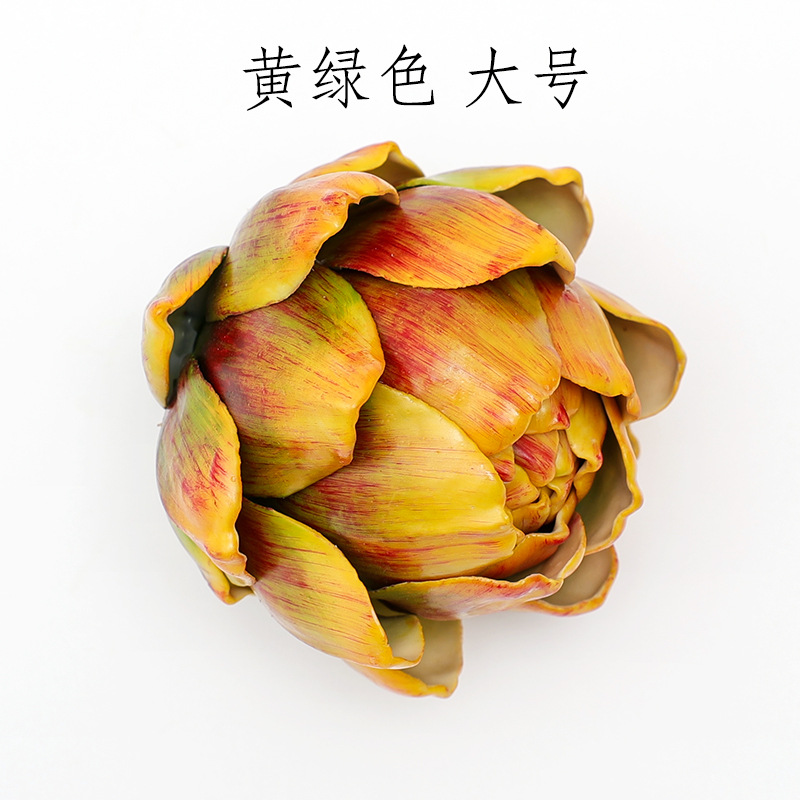 Cabeza de piña grande, de color verde amarillento.