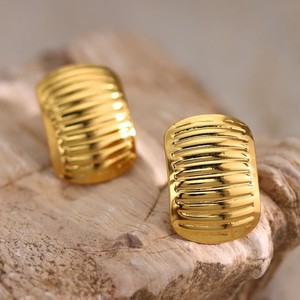 Boucles d'oreilles tendance en acier inoxydable doré pour femmes, multi-styles : coquillage, fleur, nœud, irrégulières, ondulées, étanches, pour usage quotidien, vente en gros - Product Image 3