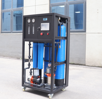 Système d'osmose inverse pour la purification de l'eau avec usage domestique et traitement de l'eau de filtration