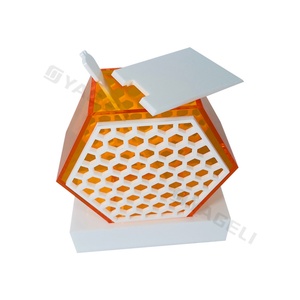 Nouveauté : Plat à miel hexagonal moderne personnalisé en acrylique orange et blanc pour cadeau Judaica - Product Image 6