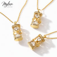 Chaîne pendentif Mylove personnalisée vintage en laiton plaqué or 18 carats avec cœur sablier et cristaux CZ soleil lune pour femme, idéal pour cadeaux de bijoux